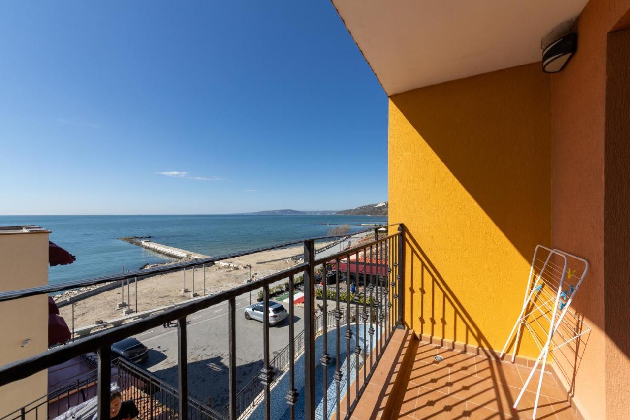 Supreme Beach Apartments Balchik Exterior photo