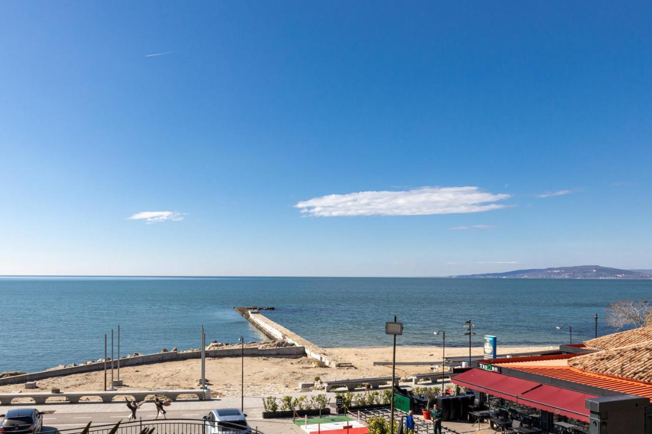 Supreme Beach Apartments Balchik Exterior photo