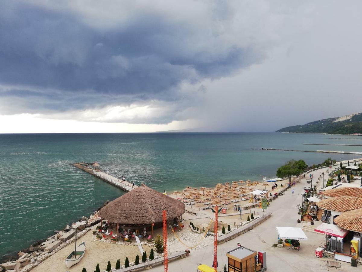 Supreme Beach Apartments Balchik Exterior photo